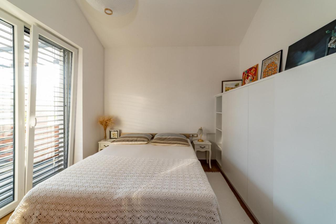 Sunny Hill Apartment *