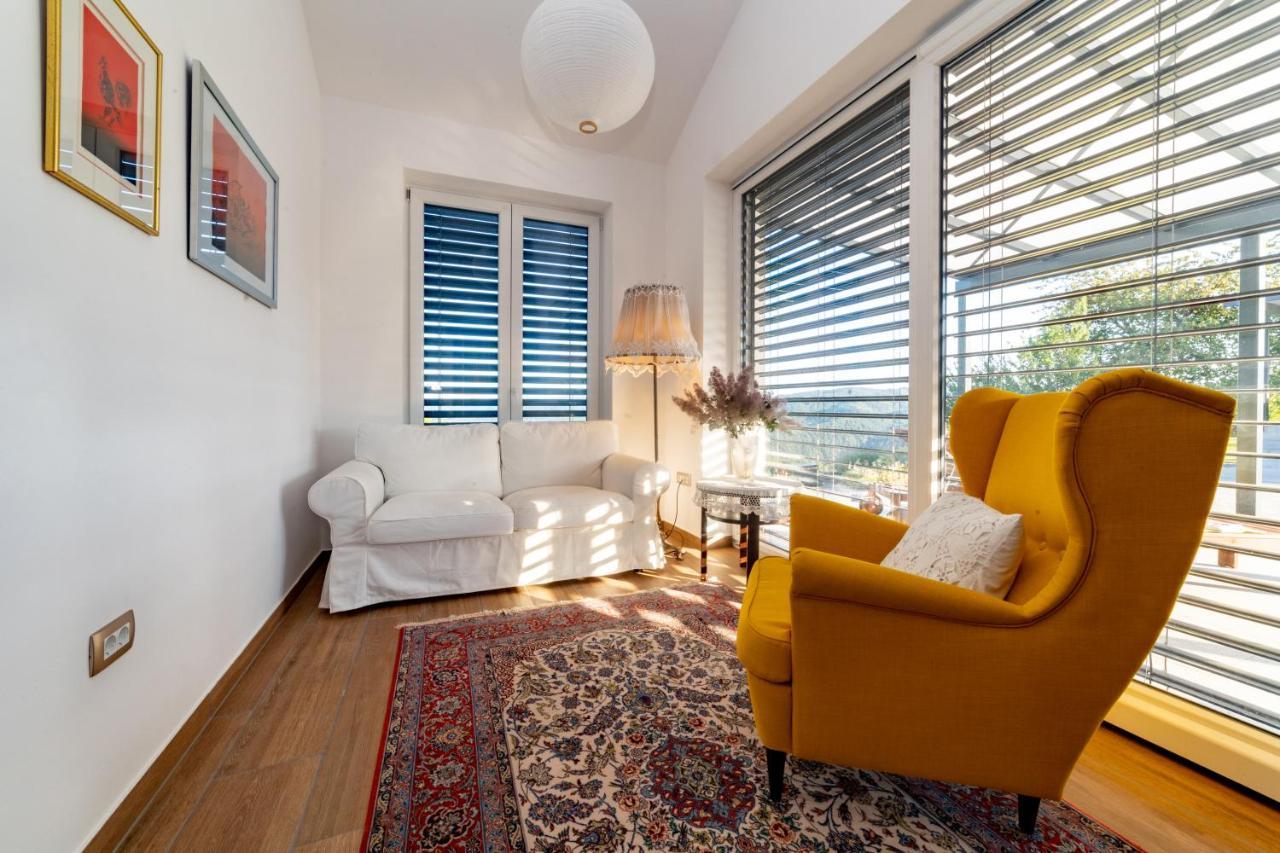 Sunny Hill Apartment